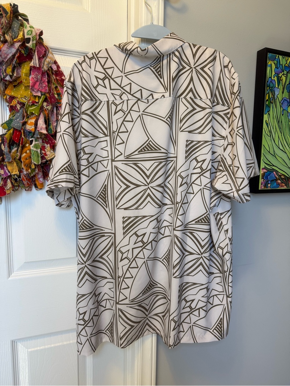 NWOT Men's Short-Sleeve Geometric Print Button-Down Shirt - Cream/Olive - Picture 3 of 6